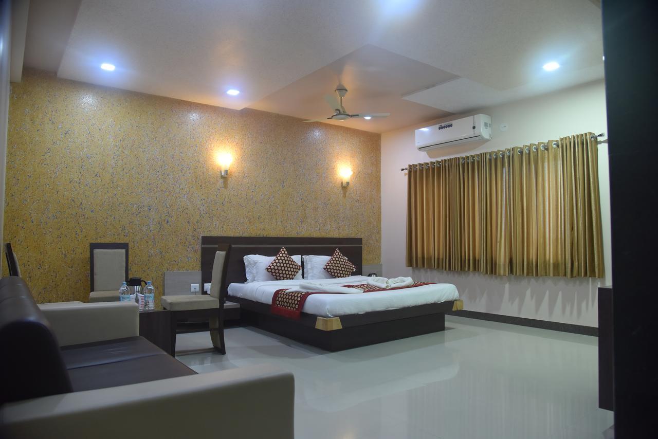 Hotel Sun Plaza Сомнатг Екстер'єр фото