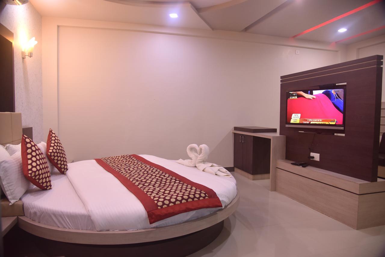 Hotel Sun Plaza Сомнатг Екстер'єр фото