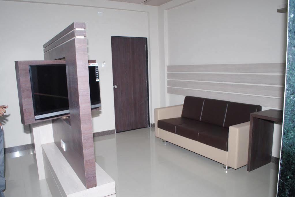 Hotel Sun Plaza Сомнатг Екстер'єр фото